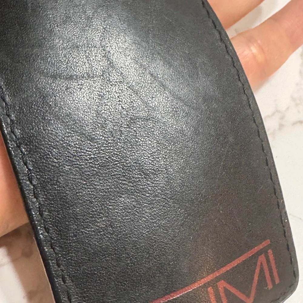 TUMI Black Leather Luggage Tag Snap Flap Adjustable Buckle Strap Accessory